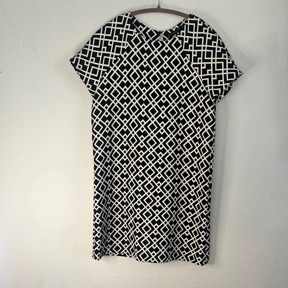 Geometric Black and‎ White Dress